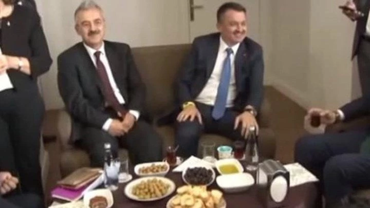 Σάλος στην Τουρκία με υπουργό που προτιμά το κρητικό λάδι από το τουρκικό – Τον κατηγορούν για «εθνική προδοσία»